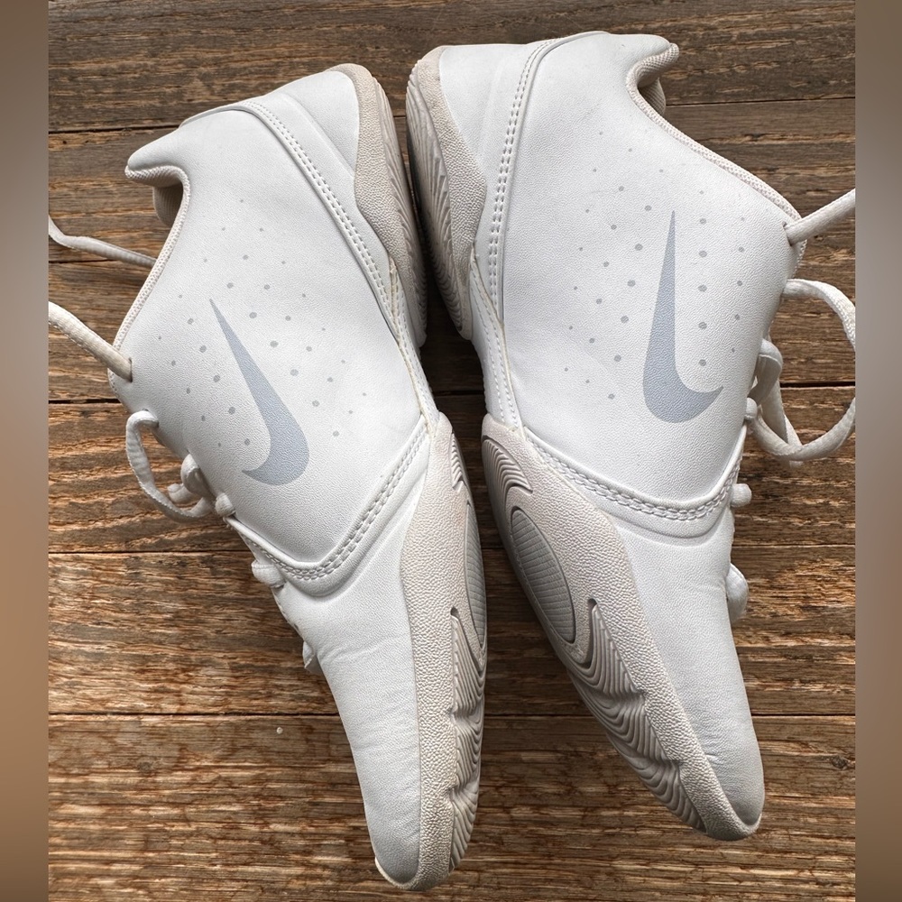 Nike Sideline Cheer Shoes White Women’s size 6